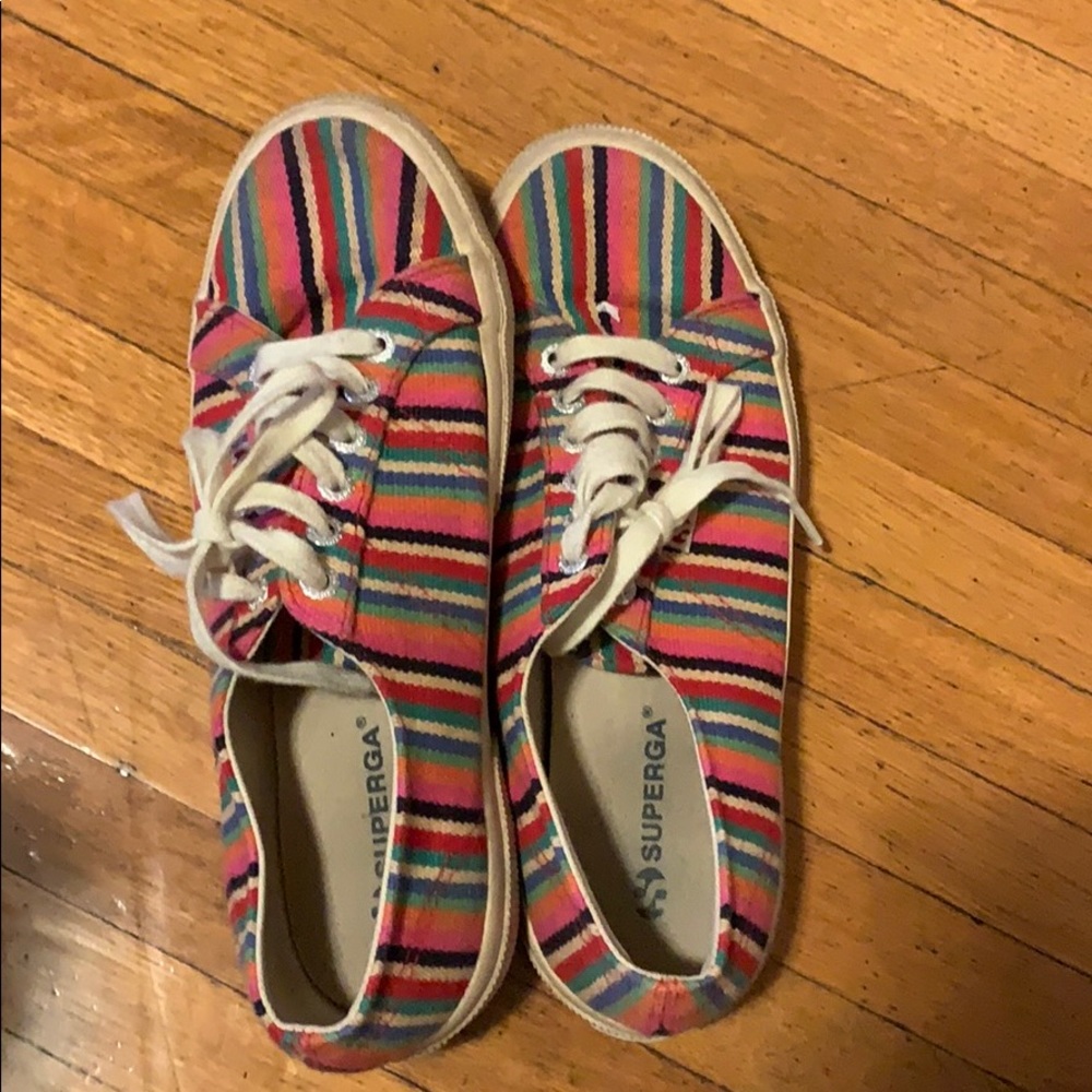 Striped supergas